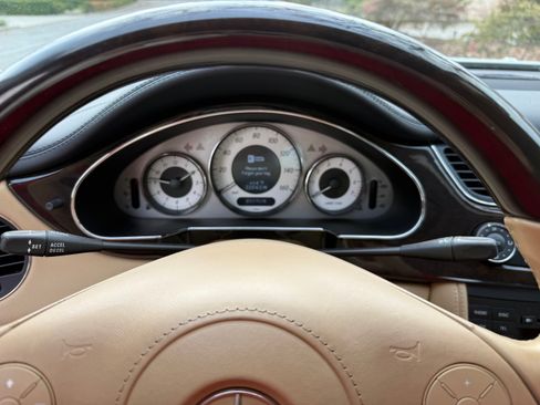 Used 2010 Mercedes-Benz CLS 550 image 13