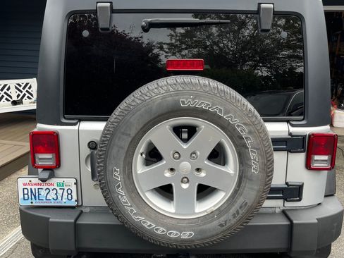 Used 2011 Jeep Wrangler Unlimited Sport w/ Dual Top Group image 10