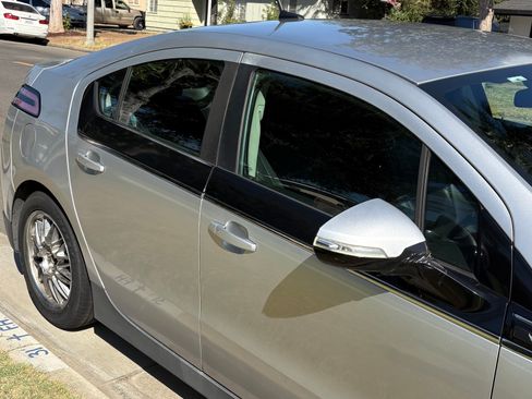 Used 2014 Chevrolet Volt Premium w/ Premium Trim Package FWD image 5