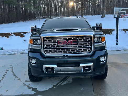 Used 2018 GMC Sierra 2500 Denali w/ Duramax Plus Package image 15