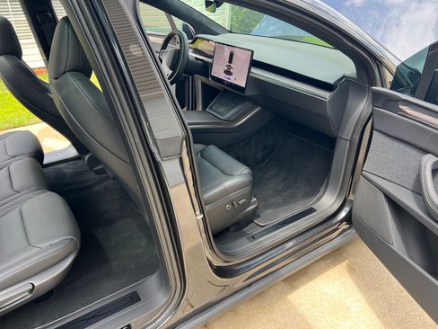 Used 2025 Tesla Model X AWD/4WD image 18