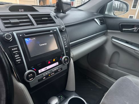 Used 2013 Toyota Camry XLE w/ Leather Pkg image 14