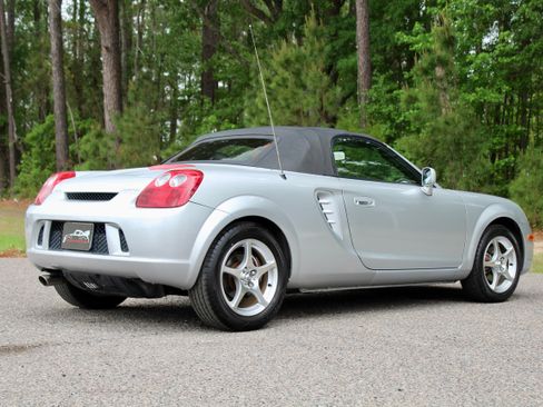 Used 2003 Toyota MR2 RWD image 13