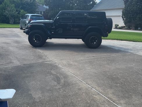 Used 2021 Jeep Wrangler Unlimited Rubicon AWD/4WD image 2