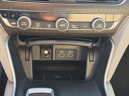 Used 2021 Honda Accord Touring image 11