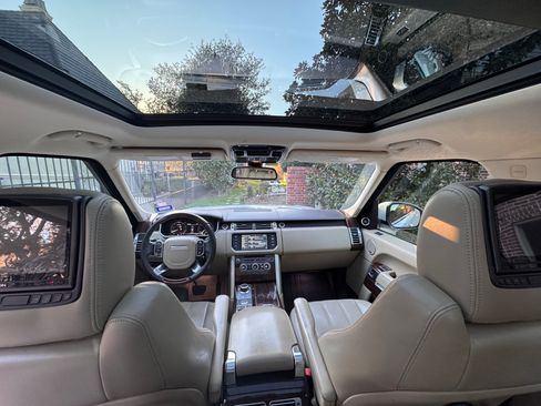 Used 2015 Land Rover Range Rover HSE image 11