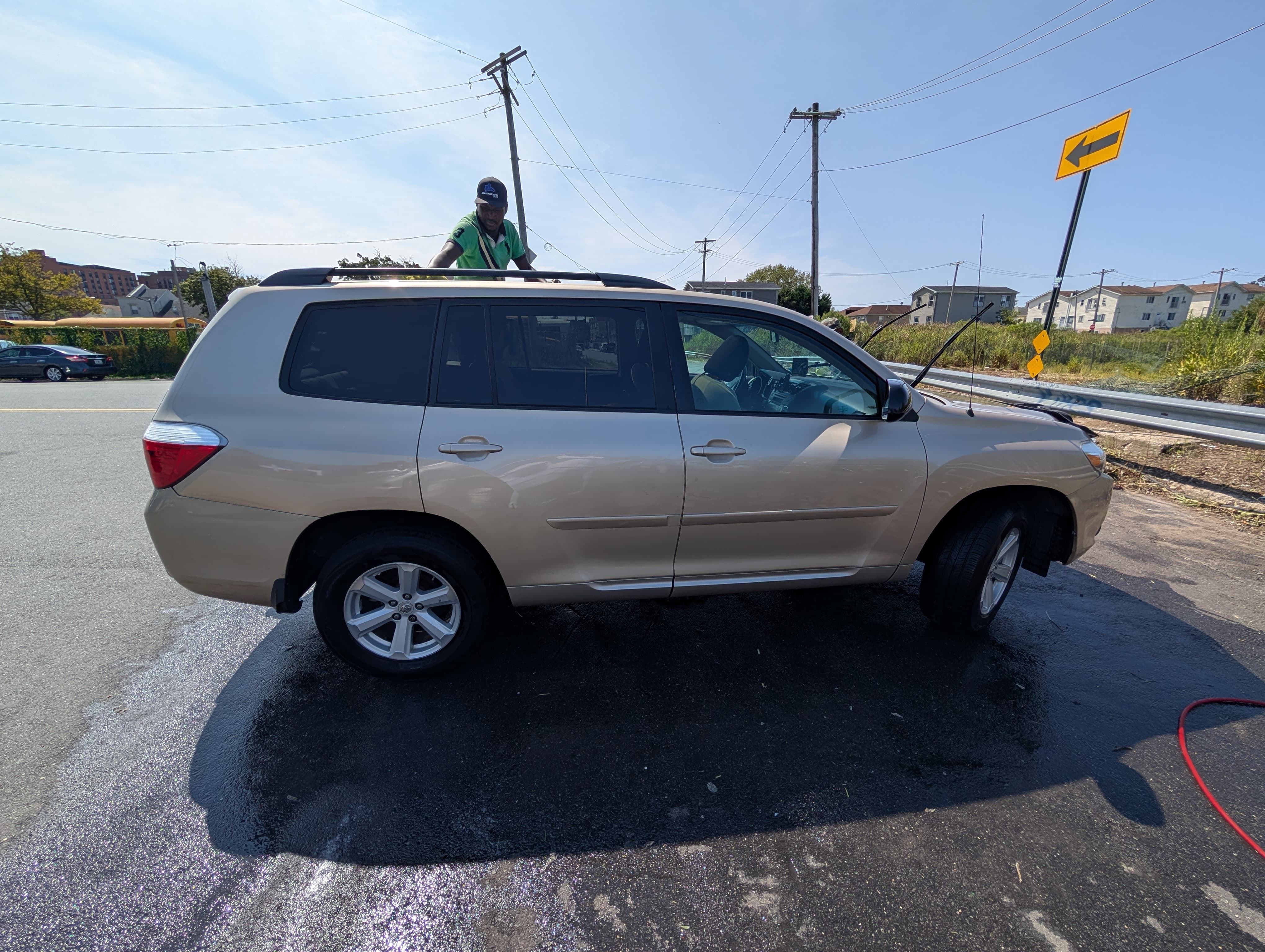 Used 2010 Toyota Highlander 4WD image 2