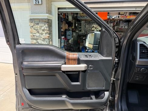 Used 2018 Ford F150 Lariat AWD/4WD image 24