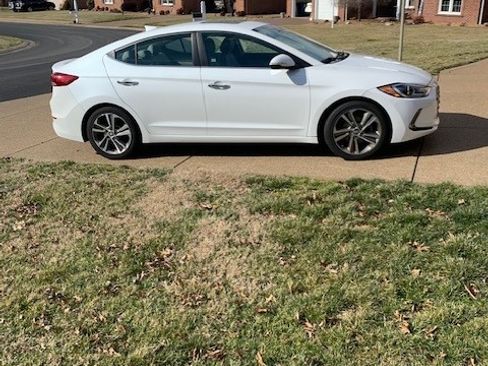 Used 2017 Hyundai Elantra Limited w/ Limited Tech Package 04 image 1