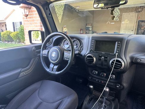 Used 2018 Jeep Wrangler Sport AWD/4WD image 10