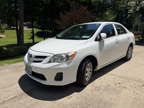 Used 2013 Toyota Corolla L FWD image 1