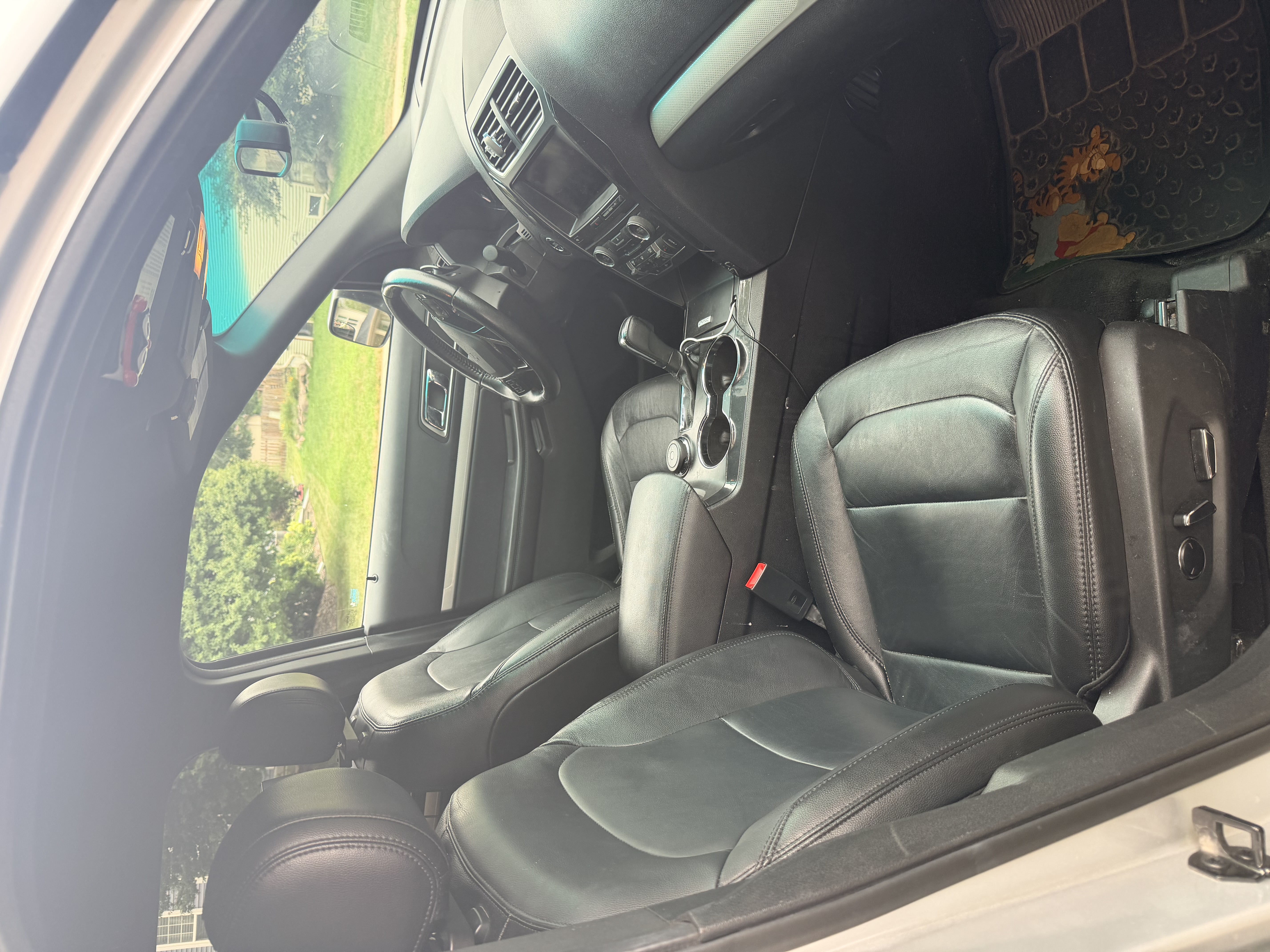 Used 2016 Ford Explorer XLT w/ Equipment Group 202A AWD/4WD image 11