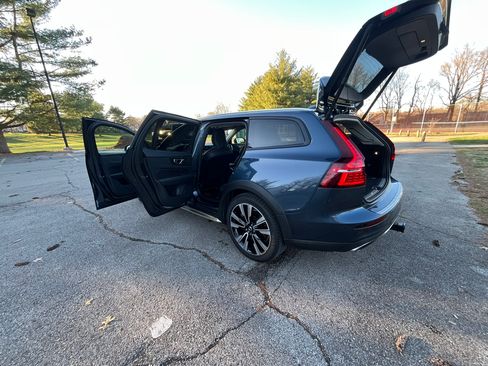 Used 2020 Volvo V60 T5 Cross Country w/ Protection Package image 15