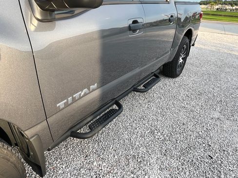 Used 2023 Nissan Titan SV w/ SV Convenience Package RWD image 13