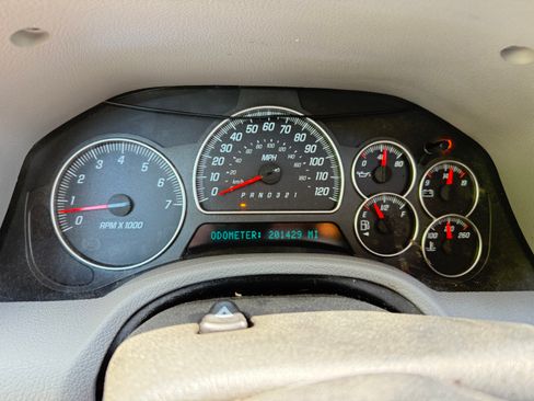Used 2007 GMC Envoy SLT RWD image 10
