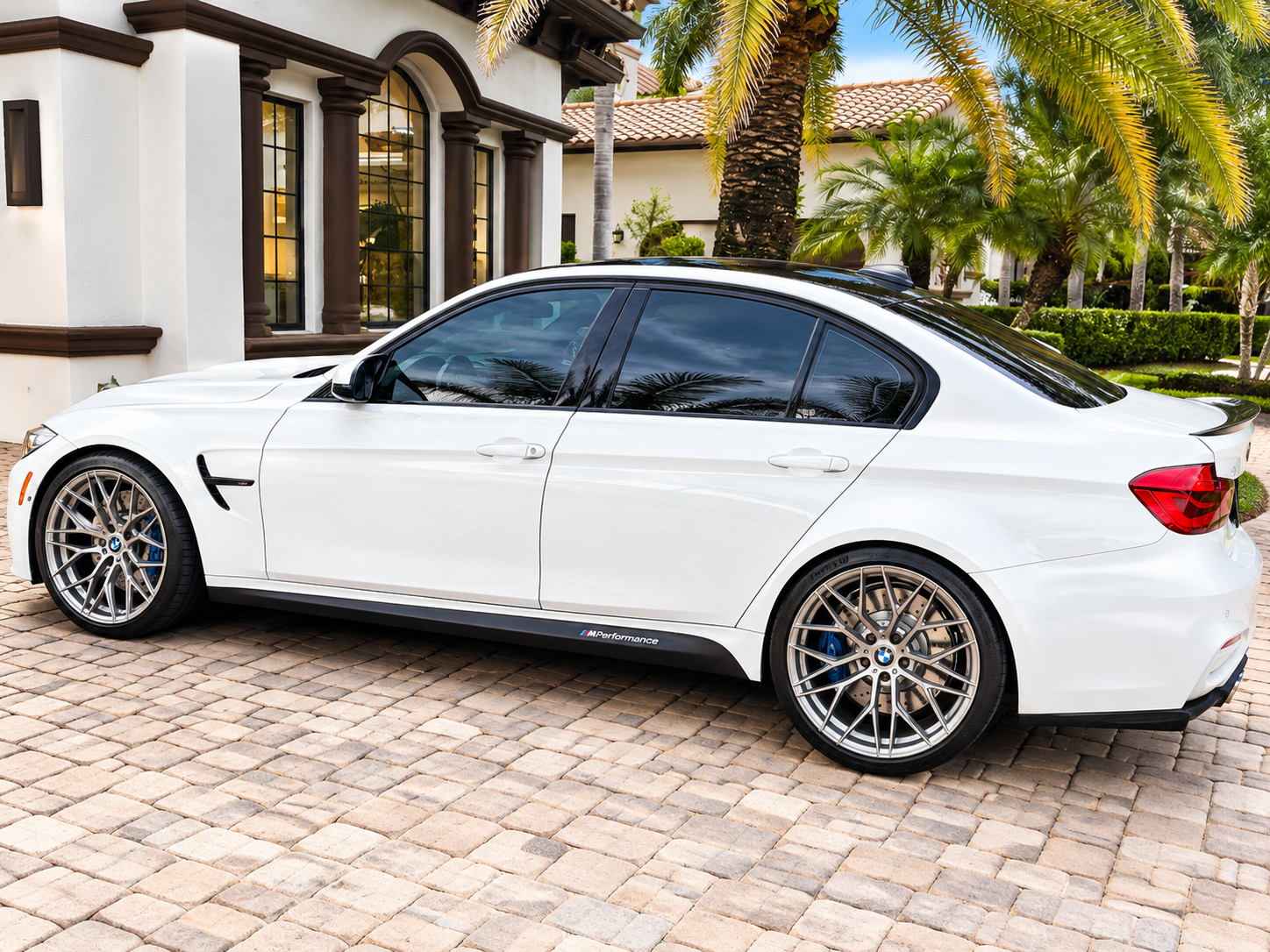Used 2018 BMW M3 RWD image 2