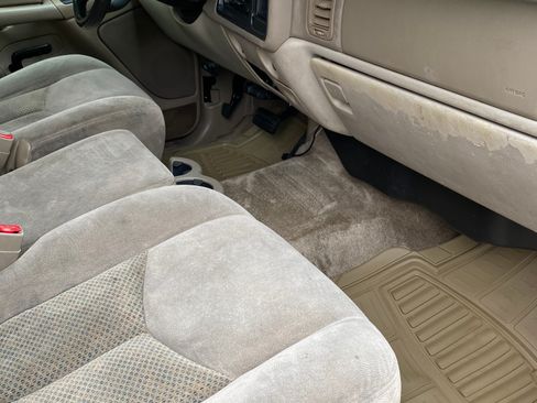 Used 2004 Chevrolet Suburban LS w/ Cargo Package AWD/4WD image 9