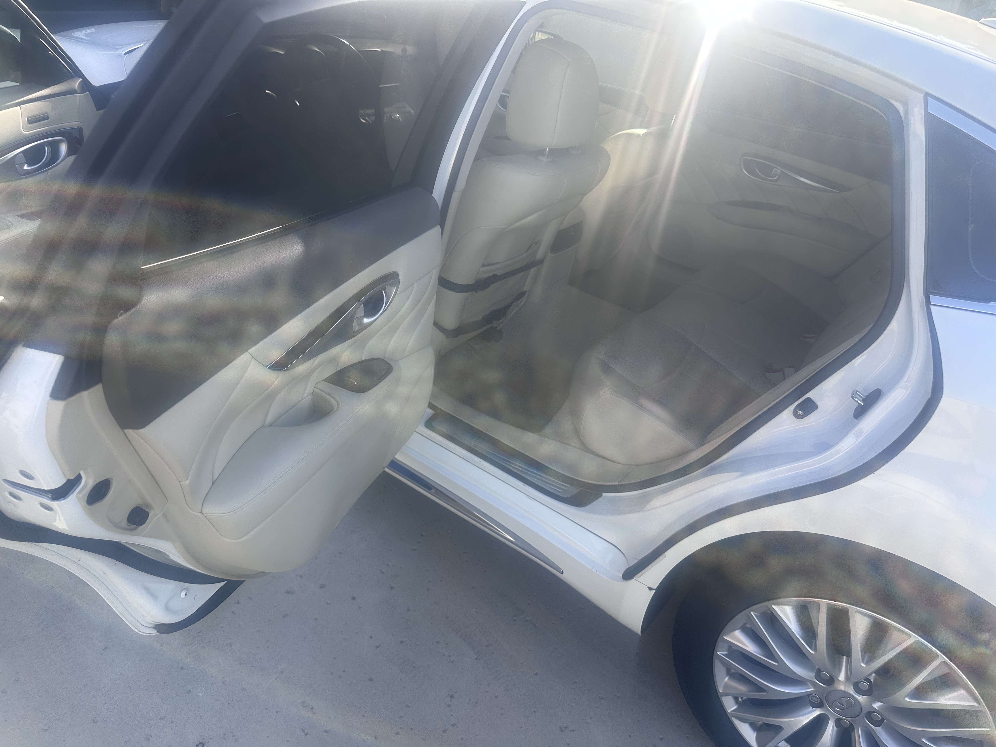 Used 2015 INFINITI Q70 L 3.7 w/ Technology Package RWD image 5