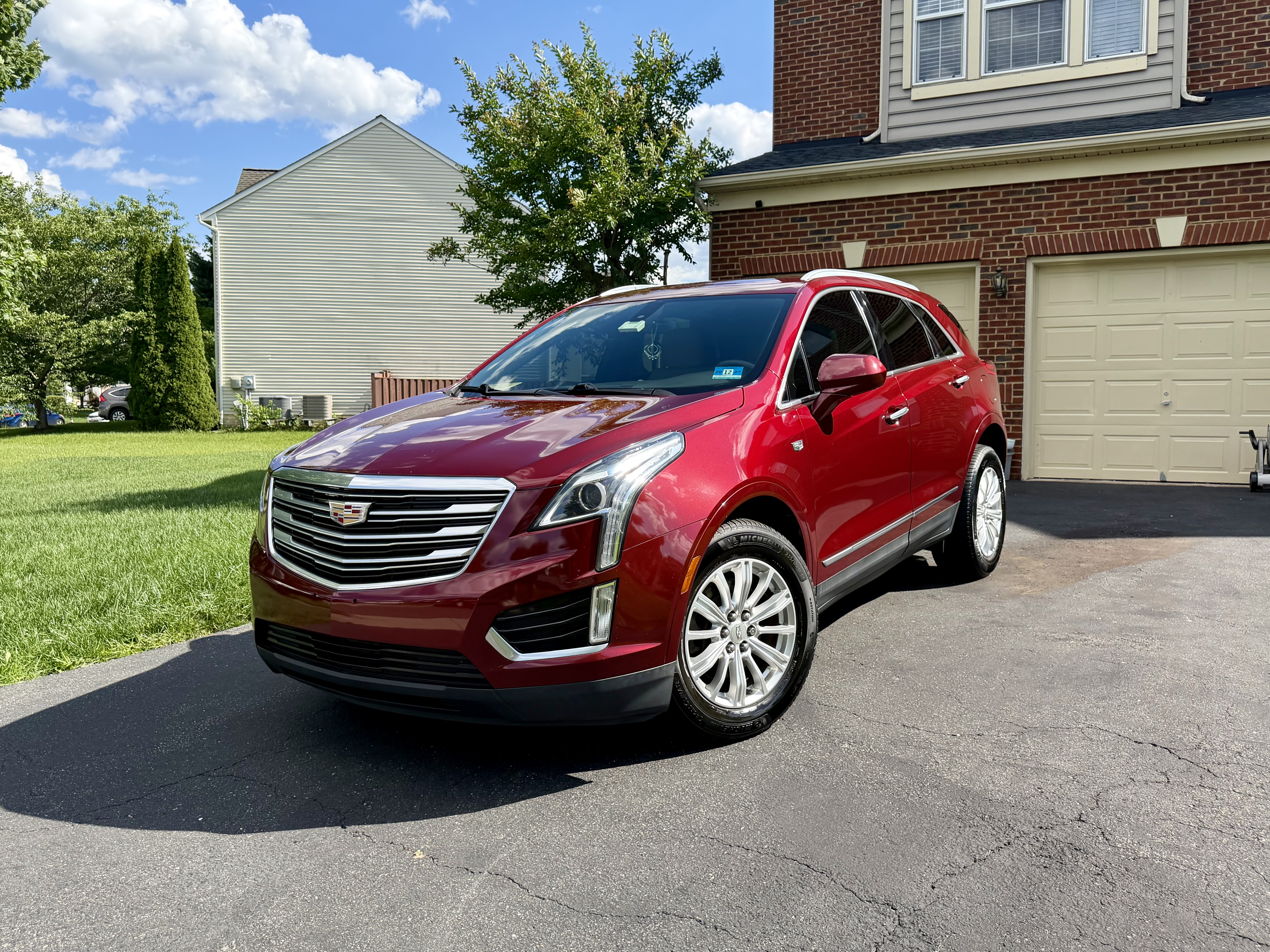Used 2018 Cadillac XT5 FWD image 1
