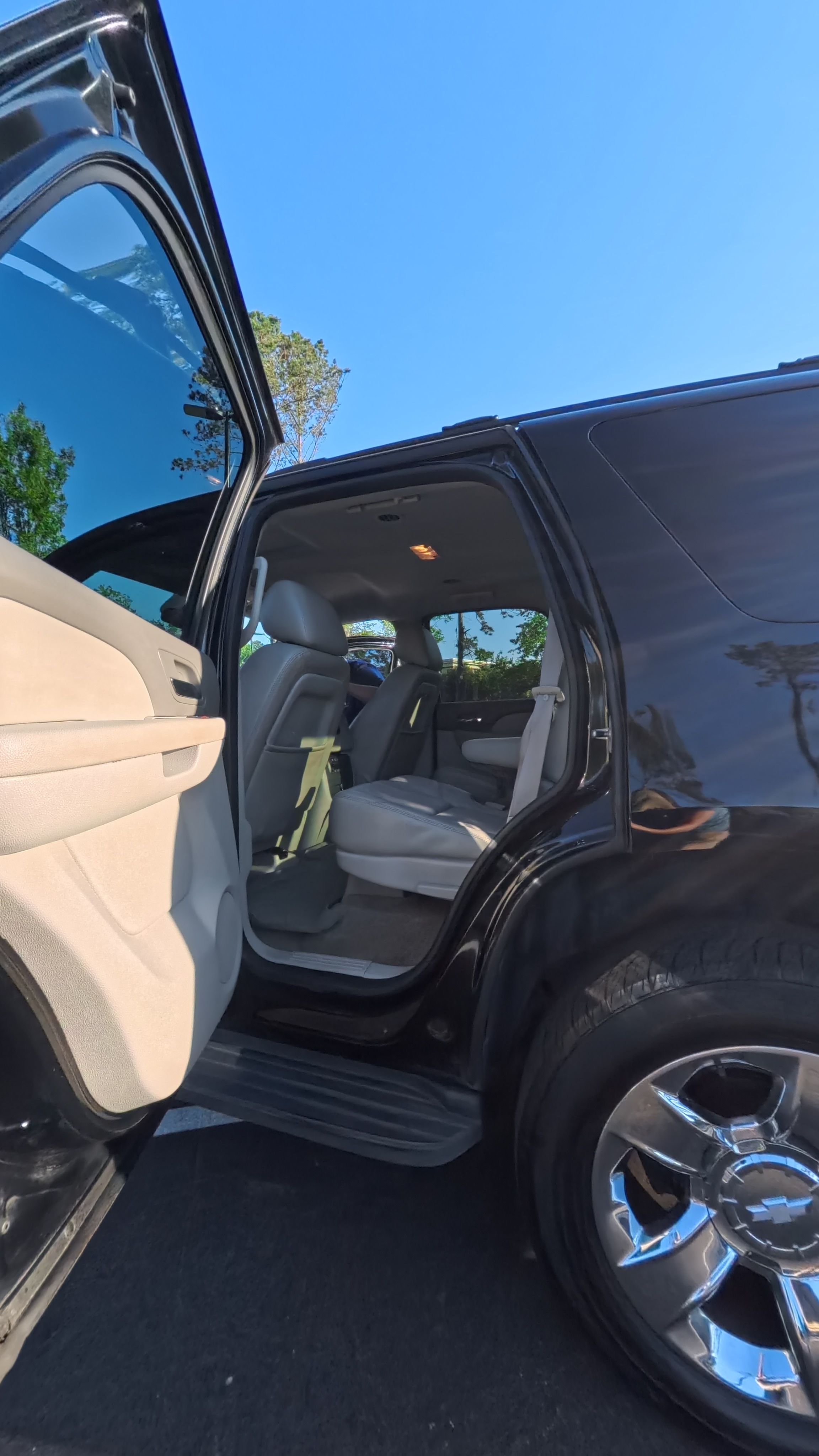 Used 2010 Chevrolet Tahoe LT RWD image 9