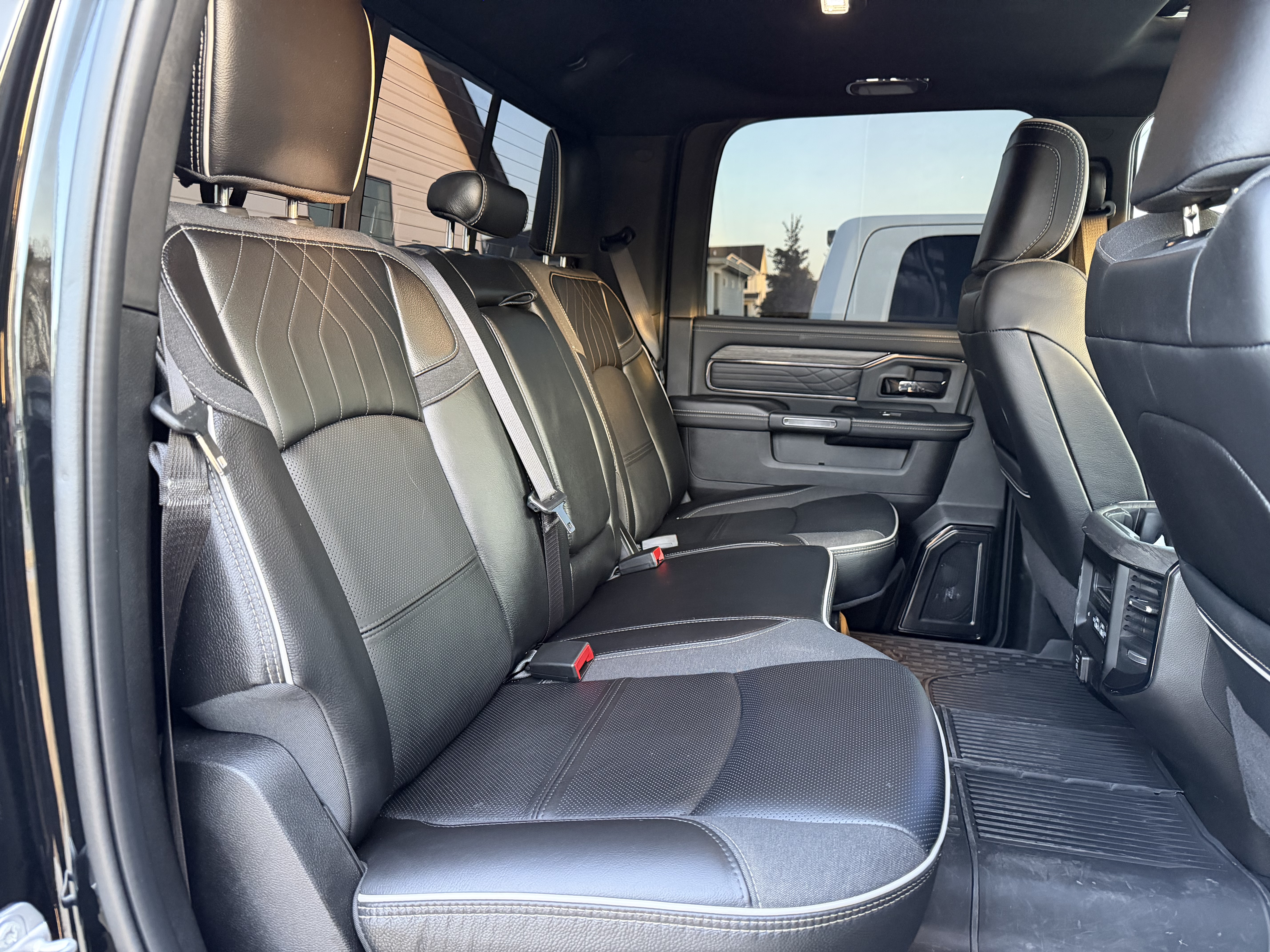 Used 2025 RAM 3500 Limited AWD/4WD image 22