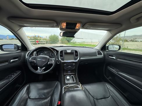 Used 2016 Chrysler 300 C image 8
