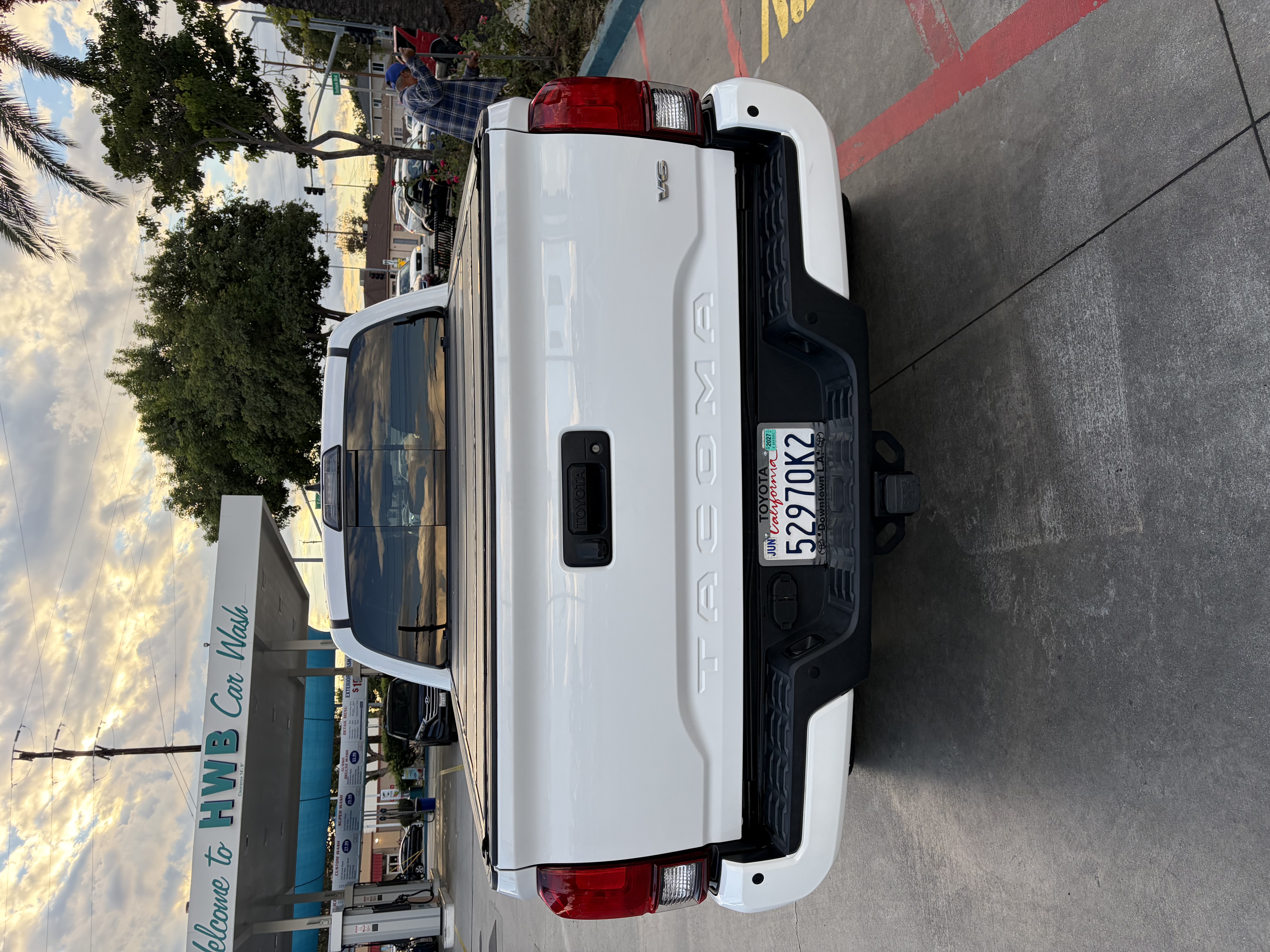Used 2018 Toyota Tacoma TRD Sport w/ Technology Package AWD/4WD image 9