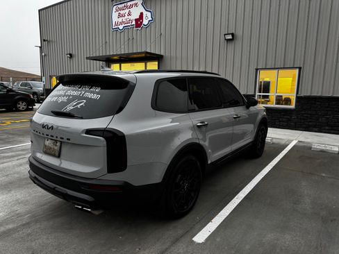 Used 2022 Kia Telluride EX w/ EX Premium Package image 6