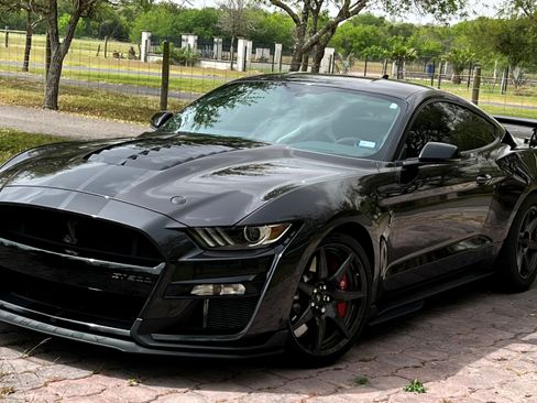 Used 2022 Ford Mustang Shelby GT500 w/ Carbon Fiber Track Pack image 4