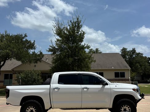 Used 2018 Toyota Tundra SR5 w/ SR5 Upgrade Package RWD image 6