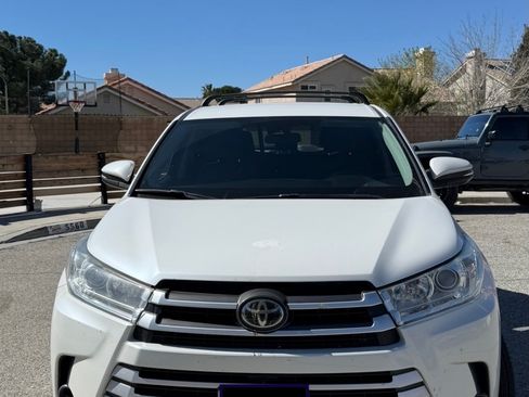 Used 2019 Toyota Highlander LE w/ Carpet Mat Package (TMS) image 4