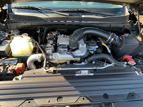 Used 2018 Nissan Titan S image 8