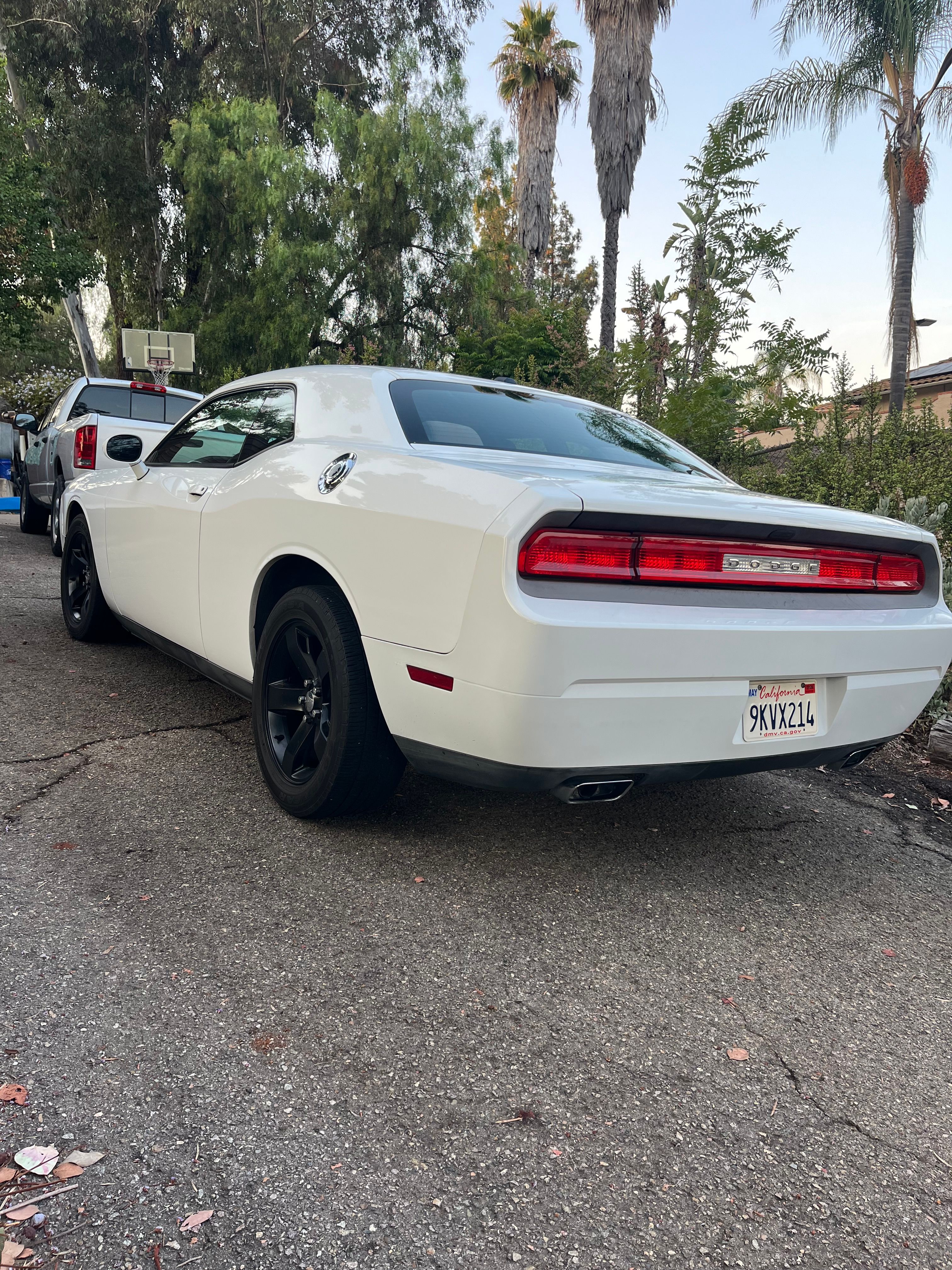Used 2012 Dodge Challenger SXT RWD image 9