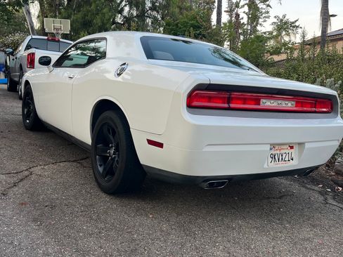 Used 2012 Dodge Challenger SXT image 9