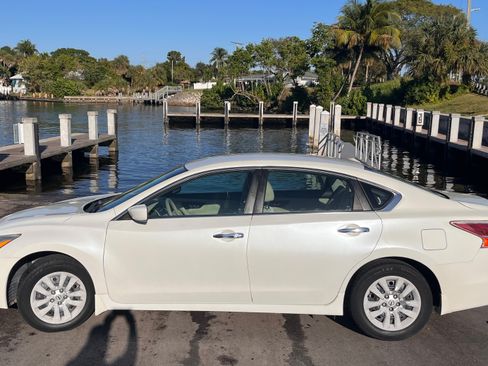 Used 2013 Nissan Altima 2.5 S image 1