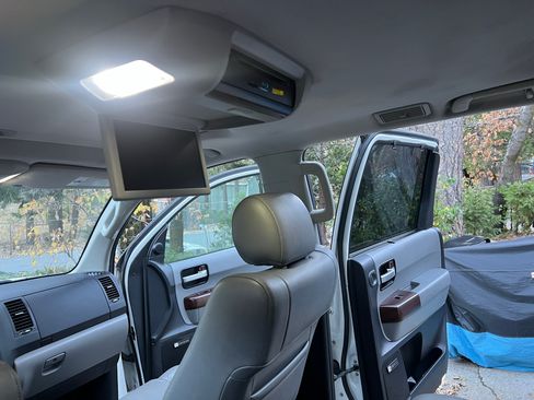 Used 2013 Toyota Sequoia Platinum image 17