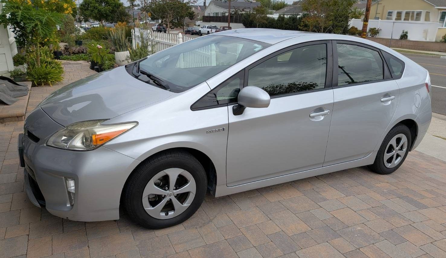 Used 2015 Toyota Prius Two w/ Preferred Accessory Package FWD image 2