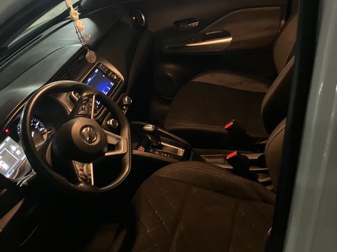 Used 2019 Nissan Kicks SV image 9