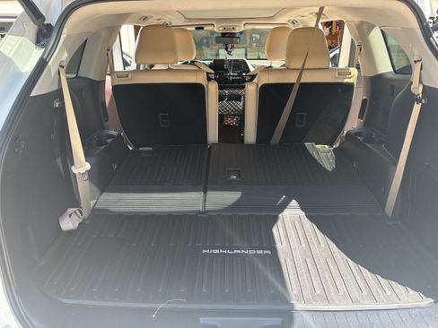 Used 2020 Toyota Highlander Platinum AWD/4WD image 14