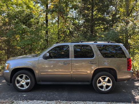 Used 2013 Chevrolet Tahoe LT w/ Luxury Package image 9