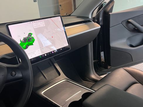 Used 2021 Tesla Model Y Long Range image 5