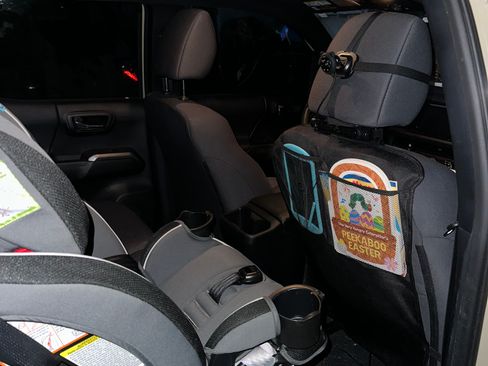 Used 2017 Toyota Tacoma TRD Off-Road w/ Tow Package (A/T) image 17