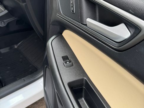Used 2020 Ford Edge SE FWD image 22