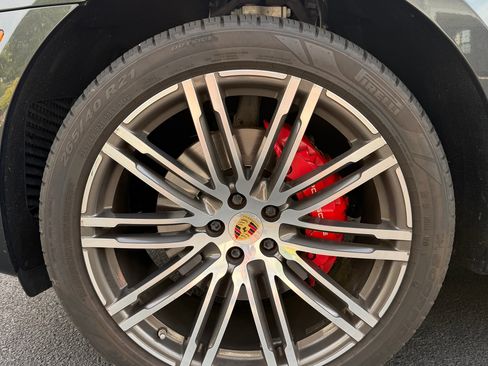 Used 2017 Porsche Macan GTS AWD/4WD image 16