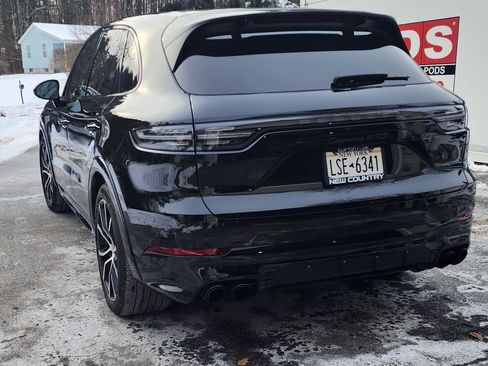 Used 2023 Porsche Cayenne GTS image 5