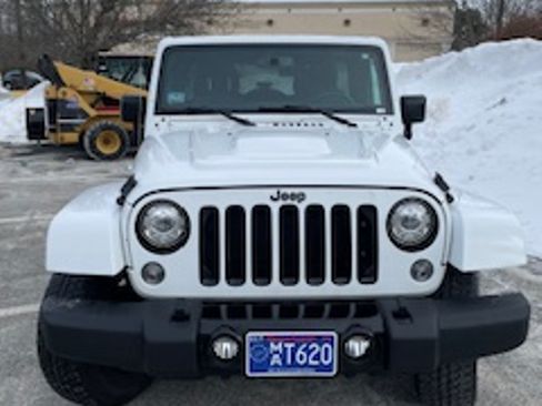 Used 2018 Jeep Wrangler Unlimited Sahara image 8