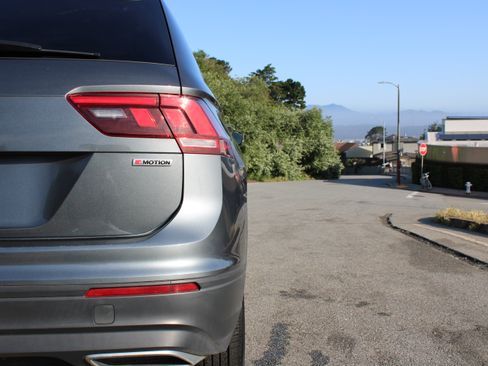 Used 2019 Volkswagen Tiguan S w/ Driver Assistance Package AWD/4WD image 11