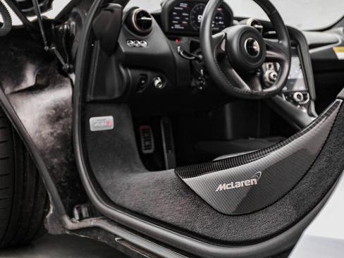 Used 2018 McLaren 720S Luxury RWD image 22