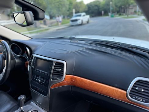 Used 2013 Jeep Grand Cherokee Overland w/ Advance Technology Group image 20