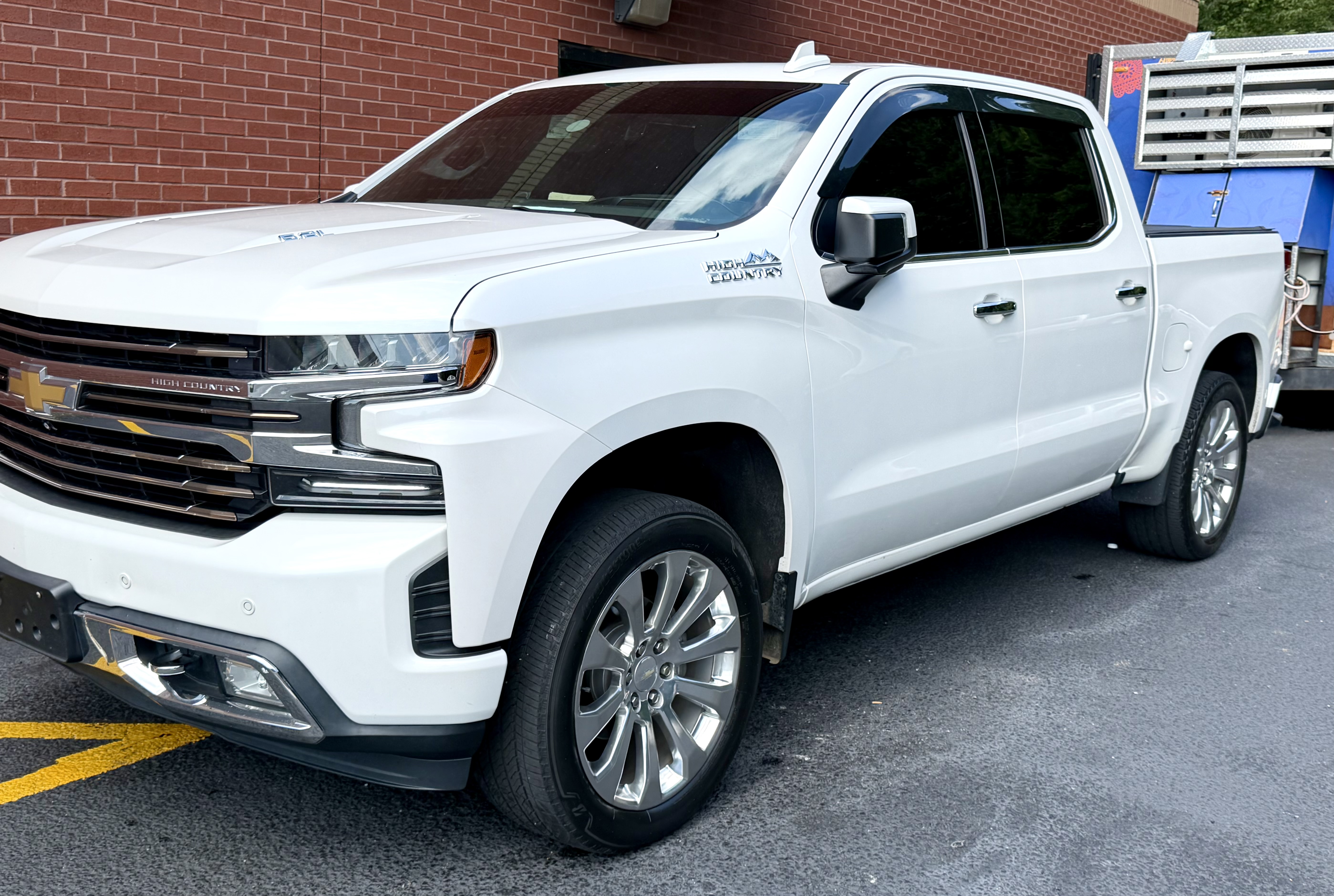 Used 2020 Chevrolet Silverado 1500 High Country w/ Technology Package AWD/4WD image 2